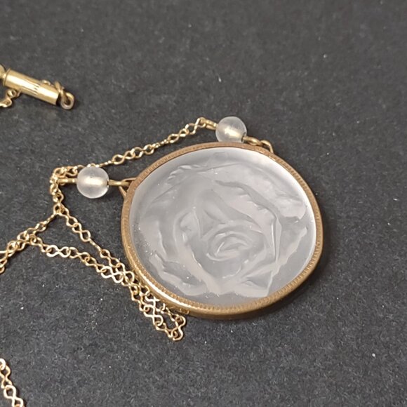 15.5 Inch Vintage Frosted Glass Rose Pendant Necklace - Picture 1 of 9